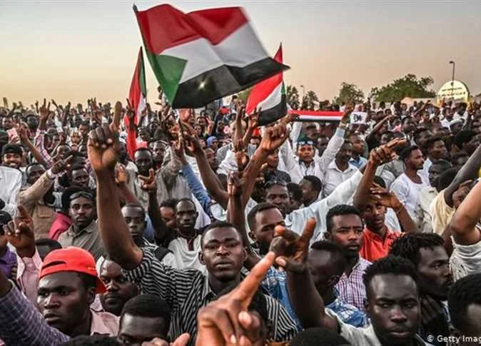 إغلاق جسر الملك نمر الهام قرب القصر الرئاسي في الخرطوم من قبل متظاهرين