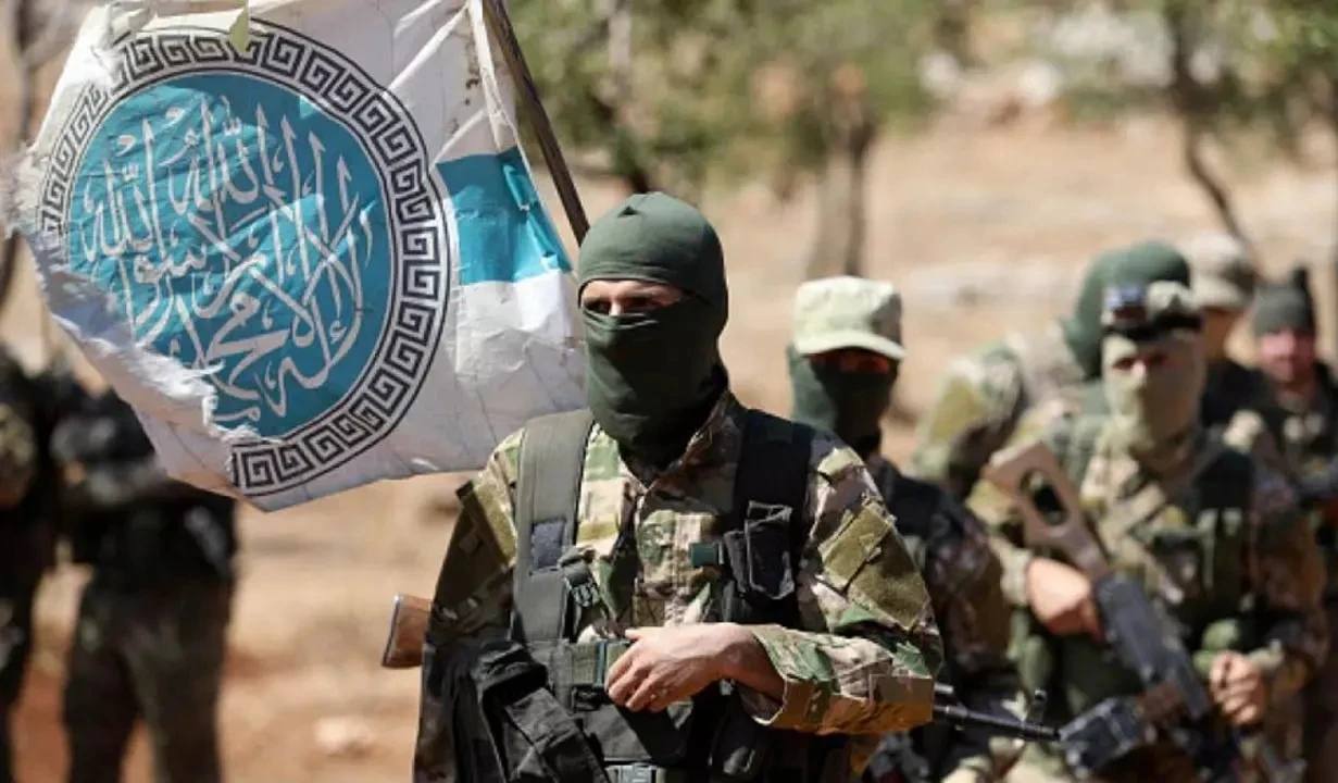 تحرير الشام تصدر بياناً بمناسبة عيد الصحافة.. وتكشف الفرق بين الحرية التي ينعم بها الصحفيون في مناطقها ومناطق بشار الأسد وأسبابها