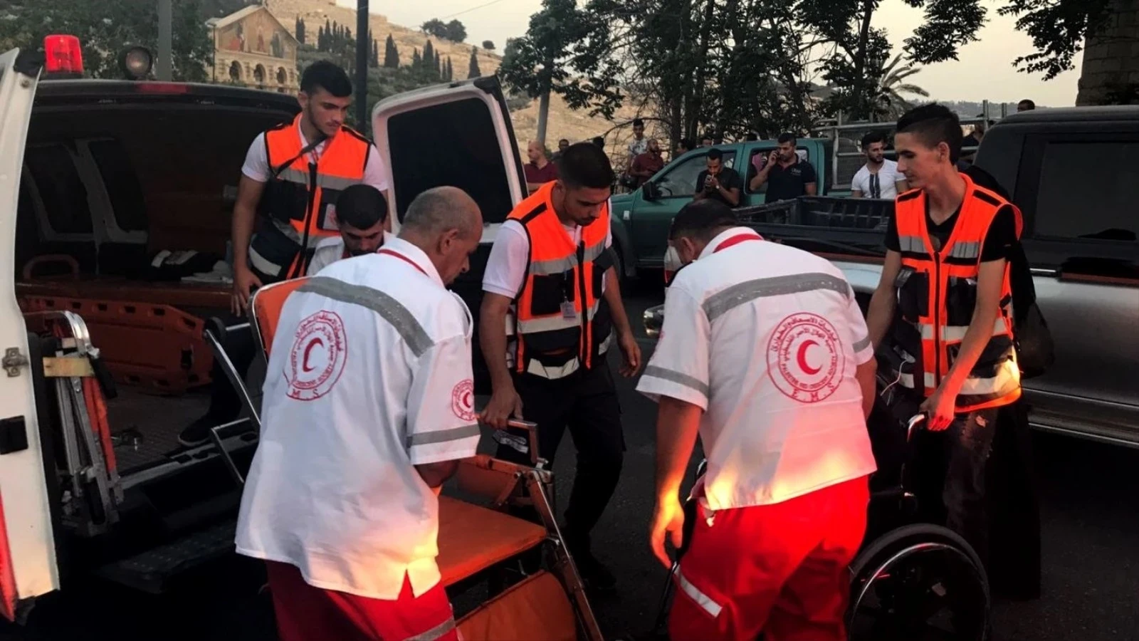 الهلال الأحمر الفلسطيني: تعاملنا مع 50 جريحاً سقطوا اليوم في المسجد الأقصى ونابلس.. والأعداد مرشحة للارتفاع