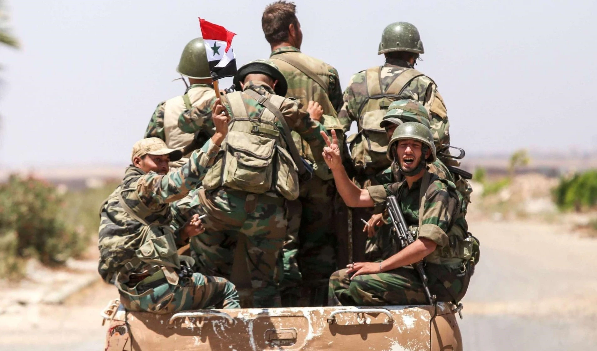 النظام السوري يجدد قصف درعا البلد والمخابرات الجوية تنسحب من حاجزين بعد تقدم أحرزه مقاتلو درعا