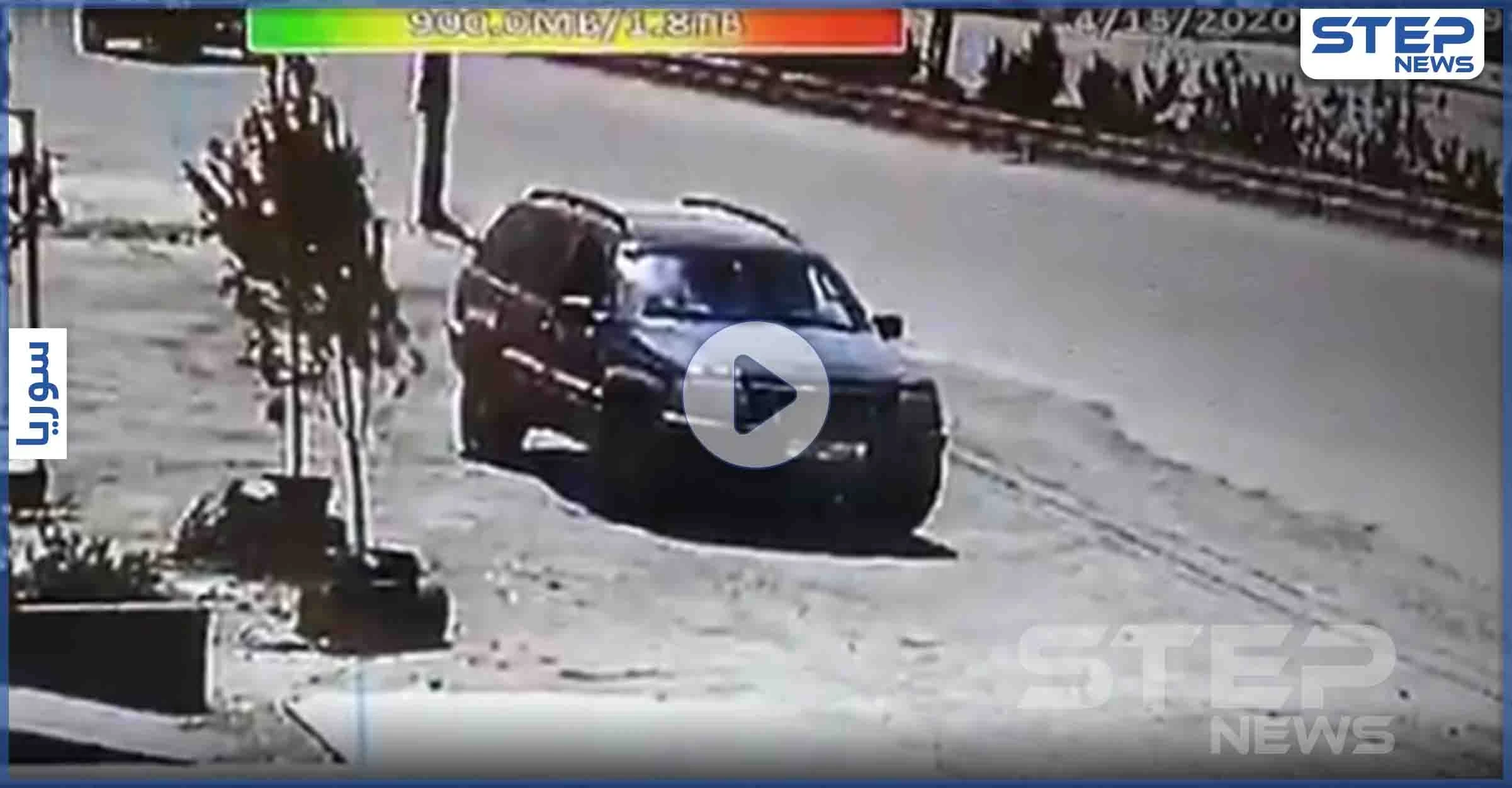 فيديو يوثّق لحظة هروب مقاتلي ميليشيا حزب الله من سيارة قبيل استهدافها بصاروخ إسرائيلي