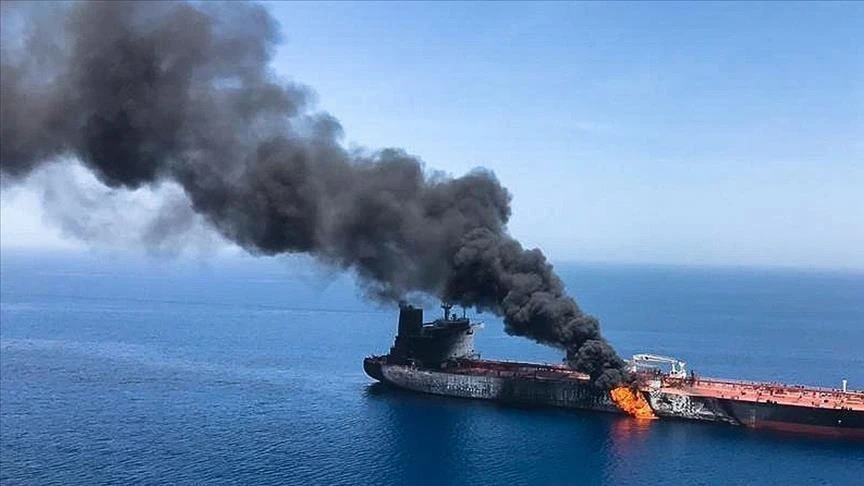 مسؤول إسرائيلي يكشف من يقف وراء استهداف السفينة الإسرائيلية في بحر العرب ومصادر استخباراتيه تؤكد الفرضية