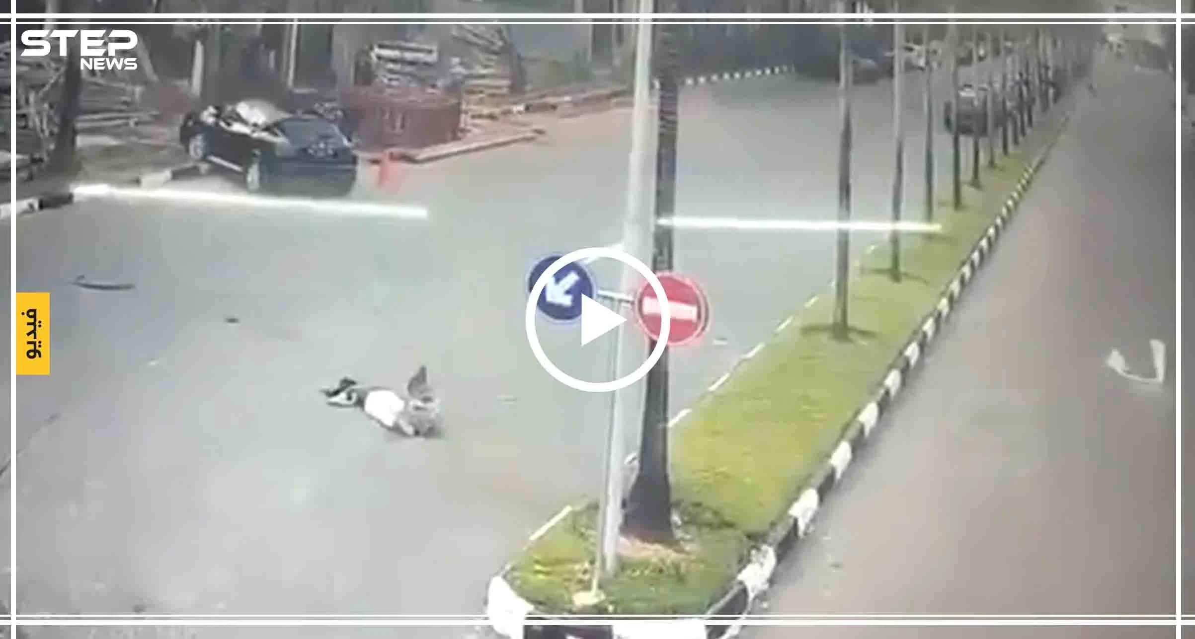 مشهد يحبس الأنفاس.. امرأة تتعرض أثناء ركضها بأحد الشوارع لحادث سير قاسٍ (فيديو)