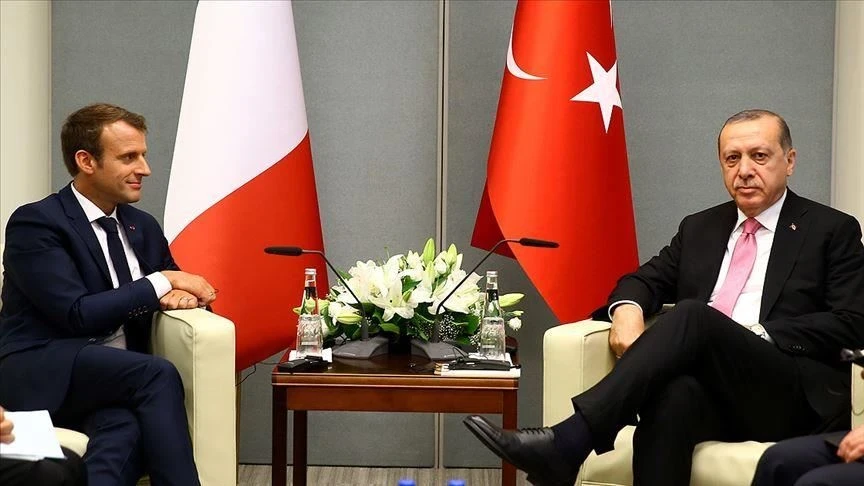أردوغان في اتصالٍ مرئي يقترح على نظيره ماكرون القيام بخطوات مشتركة في عدّة أمور