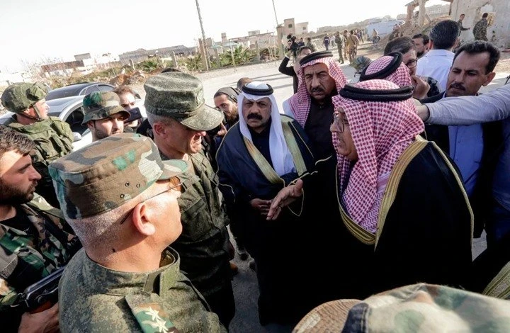 النظام يجتمع مع ممثلي عدد من العشائر الموالية له، والأخيرة تؤكد تمسكها بحكومة الأسد