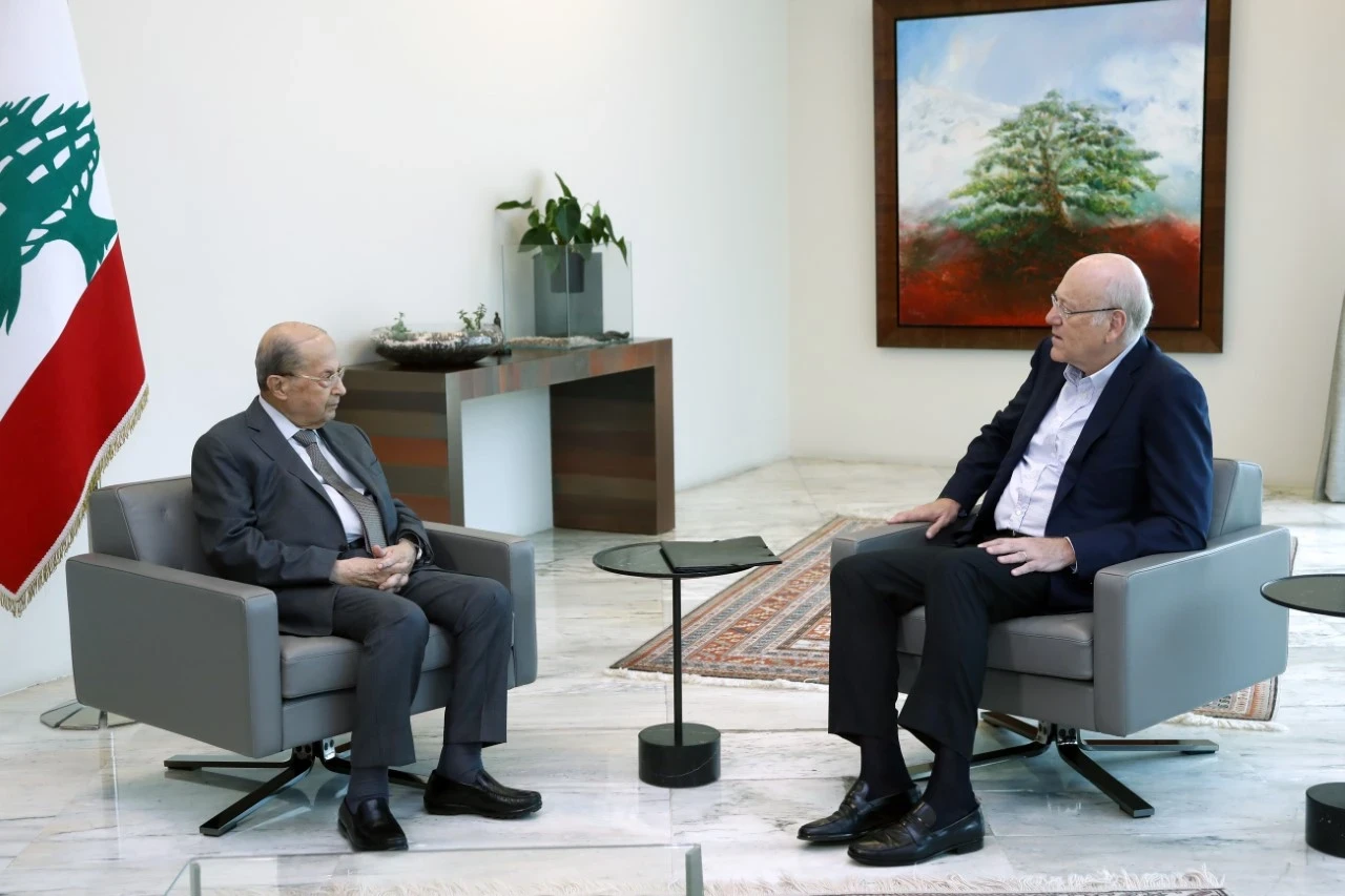 الرئيس اللبناني يتحدث عن أزمة القرداحي والأخير "لن أستقيل"