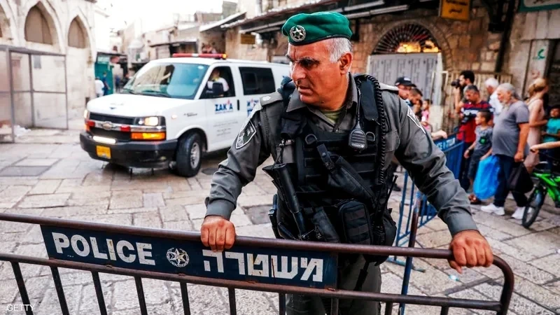 بالفيديو|| عملية طعن نفذتها فتاة فلسطينية بحي الشيخ جراح في القدس واستنفار للقوات الإسرائيلية بحثاً عنها