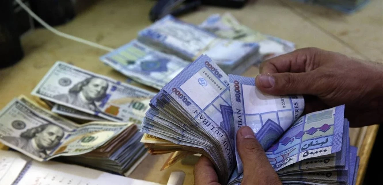 لبنان على حافة الانهيار.. الدولار يسجل أرقام تاريخية في السوق السوداء واللبنانيون يخرجون بتظاهرات