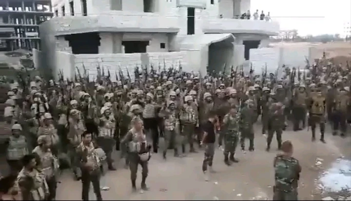 بالفيديو|| "أرواحنا فدا الأسد".. تحشدات لقوات النظام السوري حول درعا ومطالب جديدة للجنتها المركزية تضعها أمام خيارين