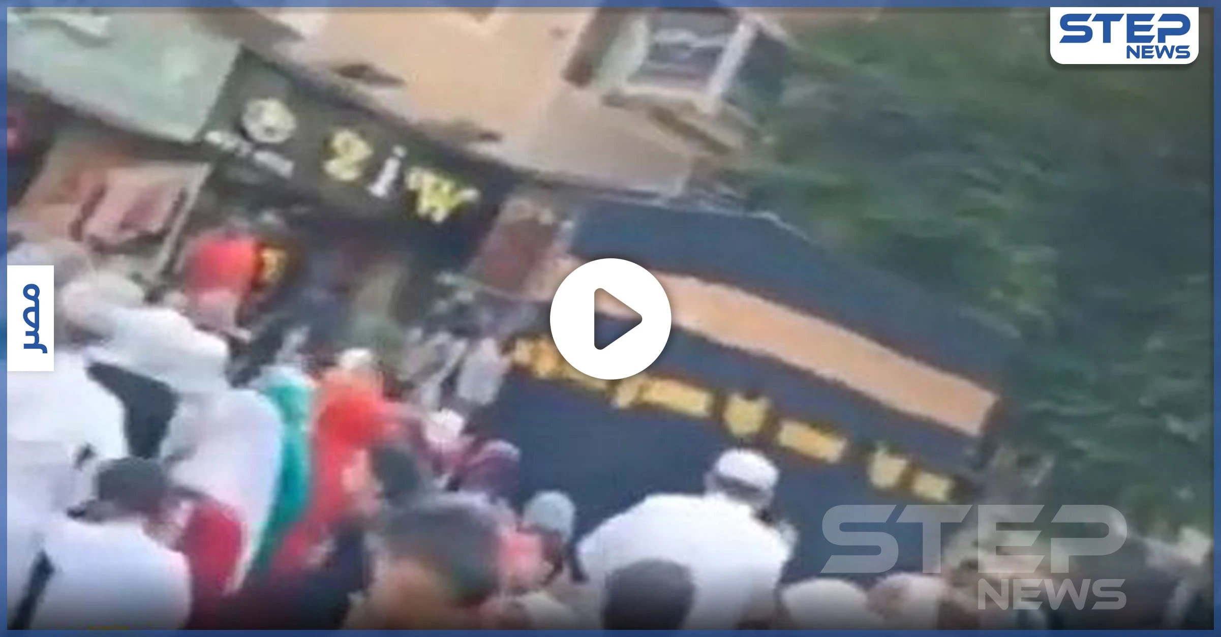 بالفيديو|| مصريون يثيرون الجدل على مواقع التواصل.. بطوافهم حول مجسم الكعبة