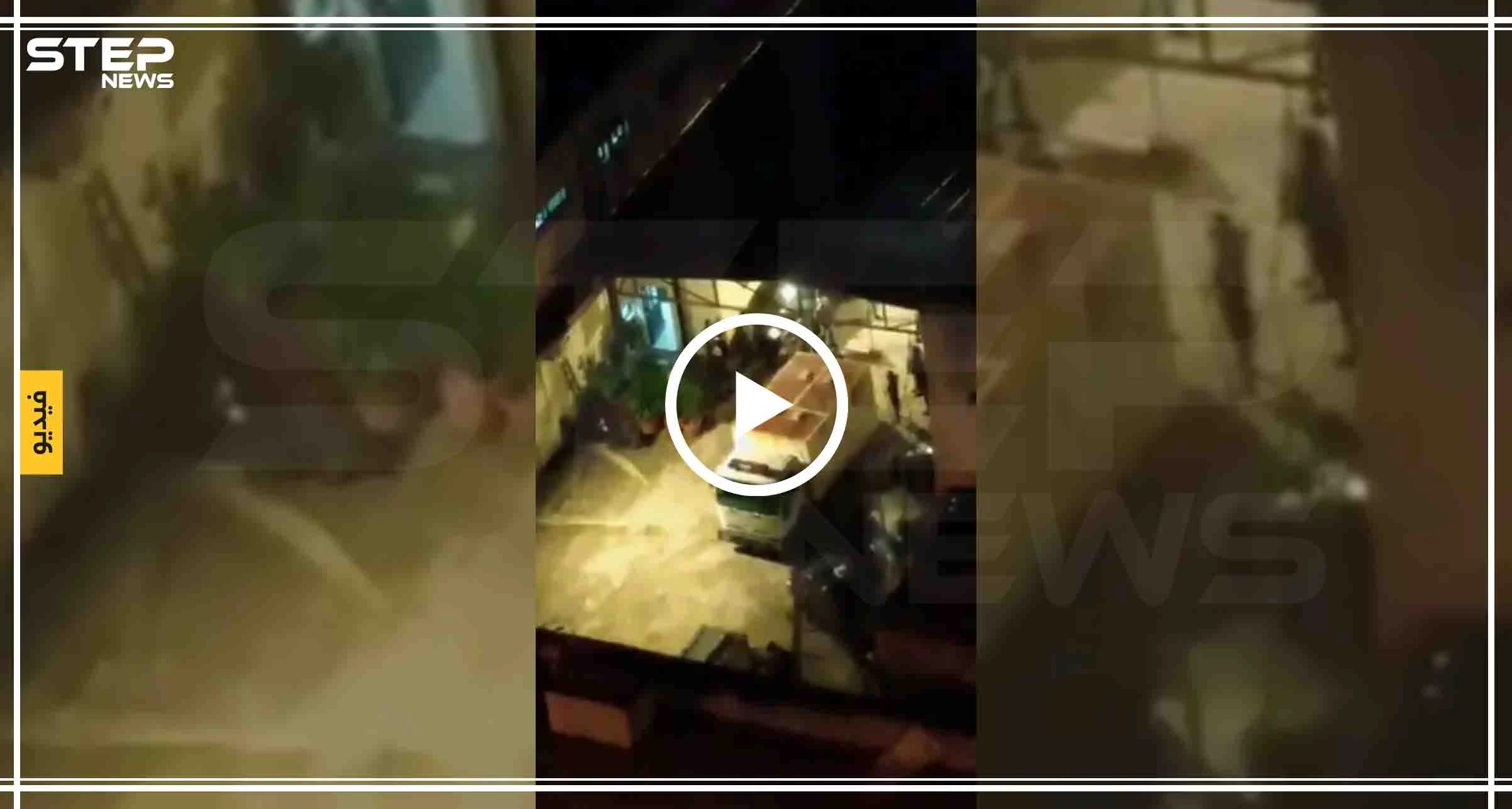 فيديو || الأمن اللبناني يعتدي على موقوفين بثكنة الحلو في بيروت.. وتحقيقات بالحادثة