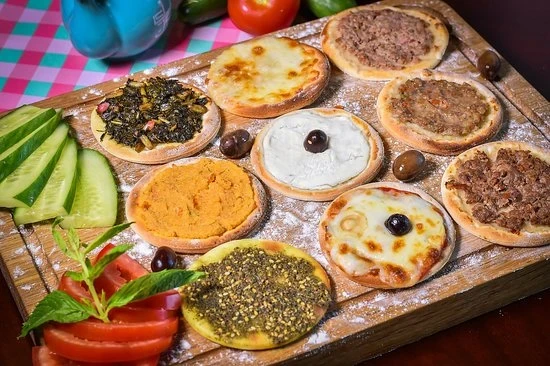 طريقة عمل المناقيش بوصفات مختلفه وسهله