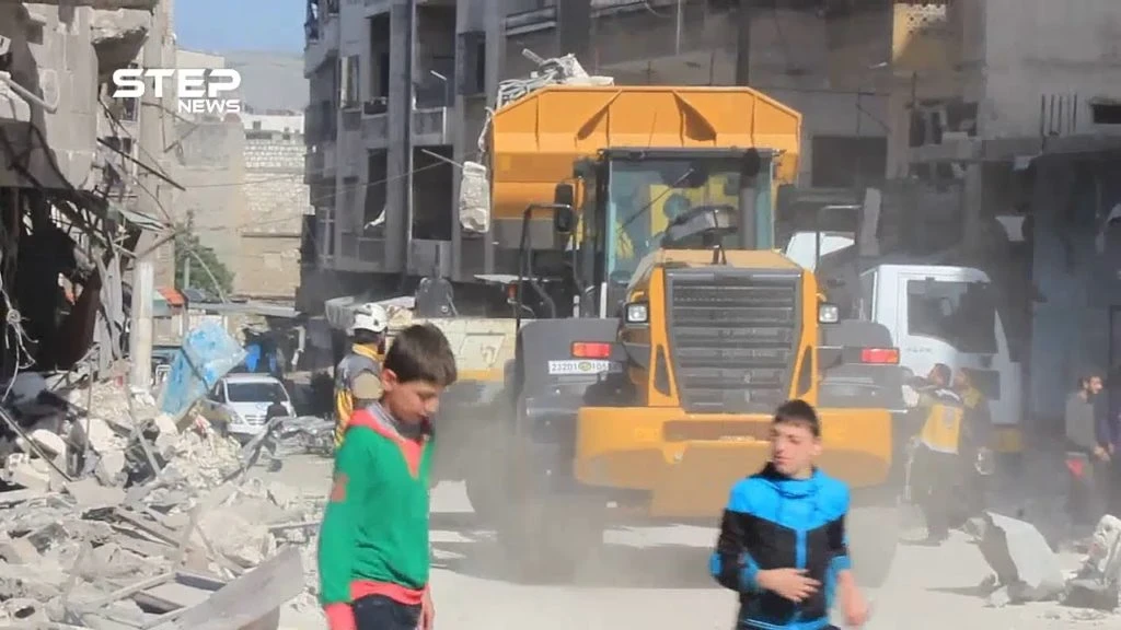 الدمار الكبير الذي لحق بالمباني السكنية في جسر الشغور جراء انفجار السيارة المفخخة يوم أمس