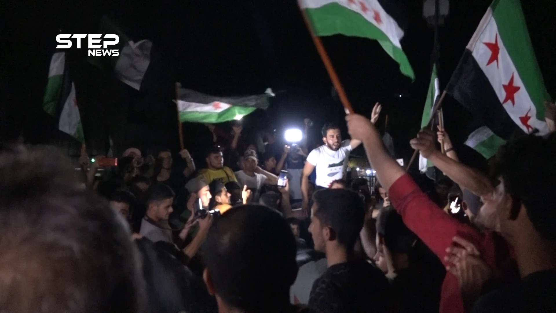 مظاهرة في مدينة معرة النعمان بريف إدلب طالبت بإسقاط نظام الأسد وهيئة تحرير الشام