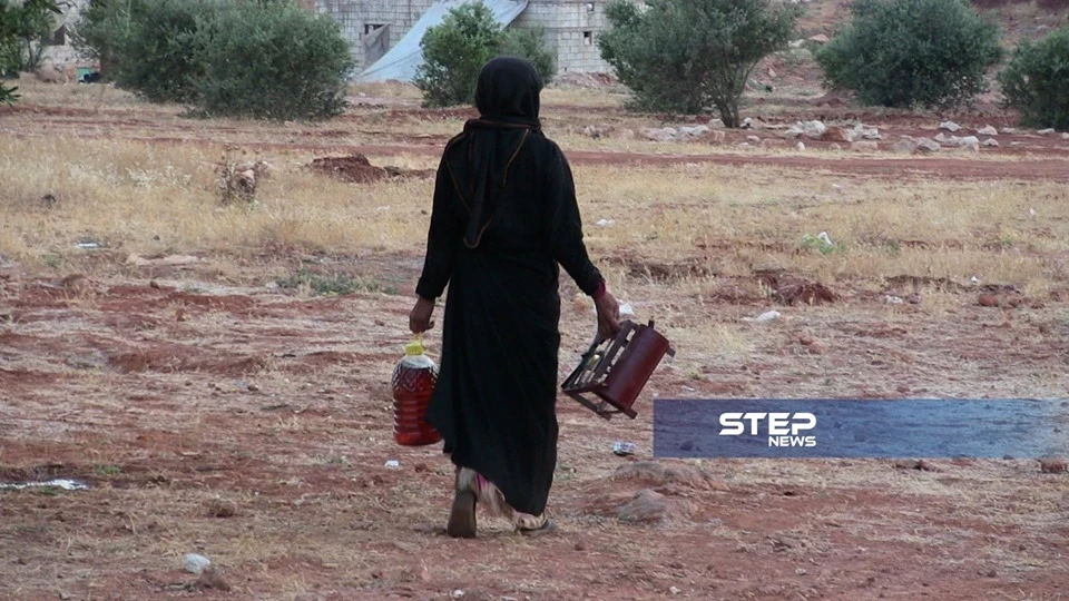 حملة تطوعية غرب حلب تحت عنوان "رفع الحرج عن نازحي ريف حماة" لتوزيع مواقد كاز على النازحين