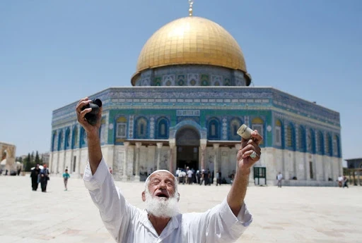 عشرات الإصابات في مواجهات عنيفة بين إسرائيليين وفلسطينين وتركيا وأمريكا ودول الخليج يصدرون بيانات (فيديو)