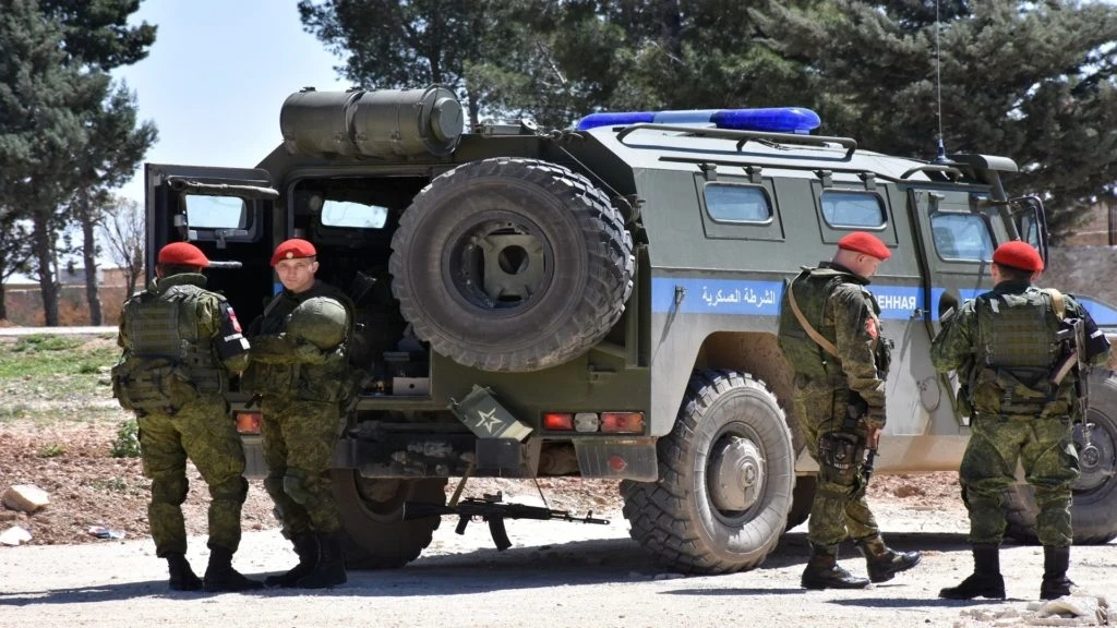 الروس يحتفظون بقيادي منشق عن "قسد" ومعبر الصالحية في دير الزور مغلق