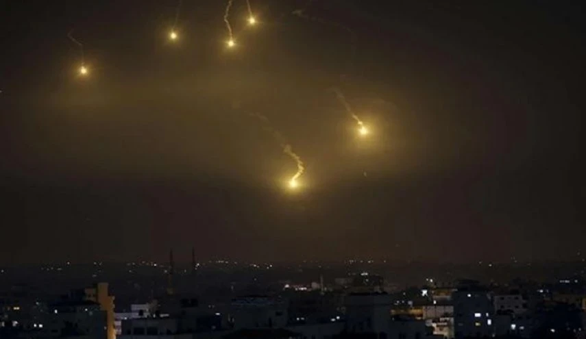 إعلام النظام السوري يعلن تصدي الدفاعات الجوية لأهداف معادية في ريف حمص الشرقي