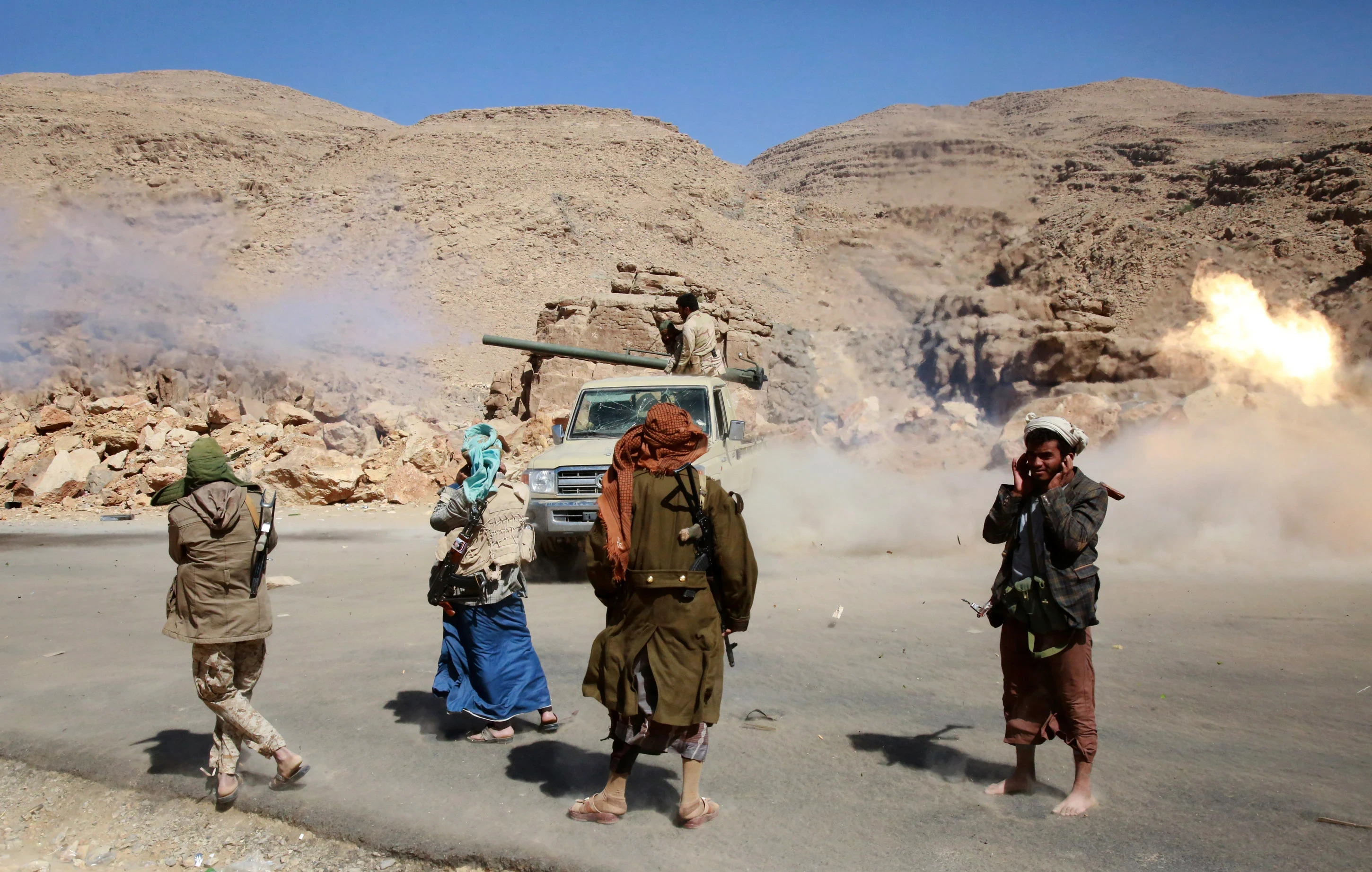 المبعوث الأممي إلى اليمن يناقش فرص وقف إطلاق النار في مأرب والتحالف العربي ينشر صوراً لاستهداف الحوثيين (فيديو)