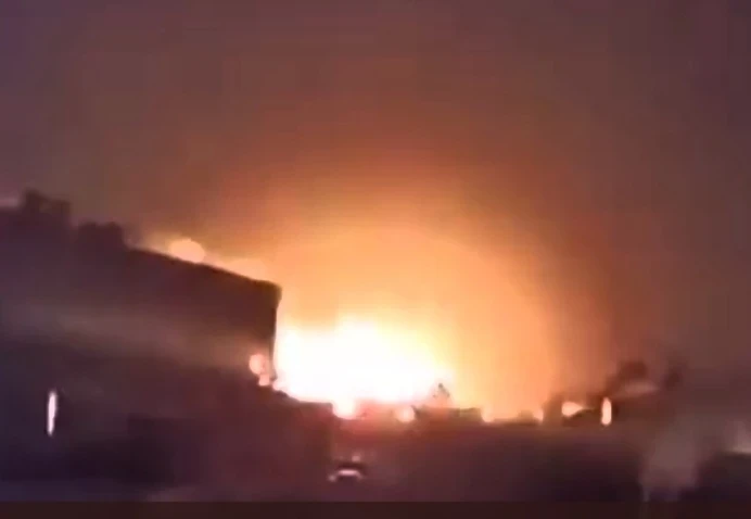 بالفيديو|| انفجار مستودع سلاح لحركة حماس في قبو مسجد ضمن مخيم برج الشمالي بمدينة صور اللبنانية