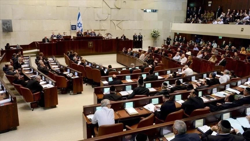 الكنيست ينتخب رئيساً جديداً له ويمنح الثقة للحكومة الإسرائيلية الجديدة