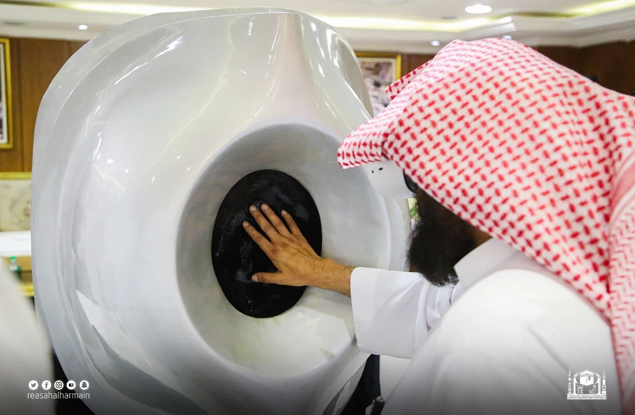 بالصور|| السعودية تتخذ قراراً جديداً بشأن الحجر الأسود