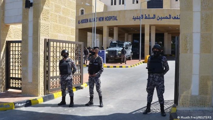 الخصاونة يحمّل الحكومة المسؤولية السياسية لأحداث مشفى السلط الجديد.. ووزير الصحة المكلّف يكشف عدد الضحايا الكلي