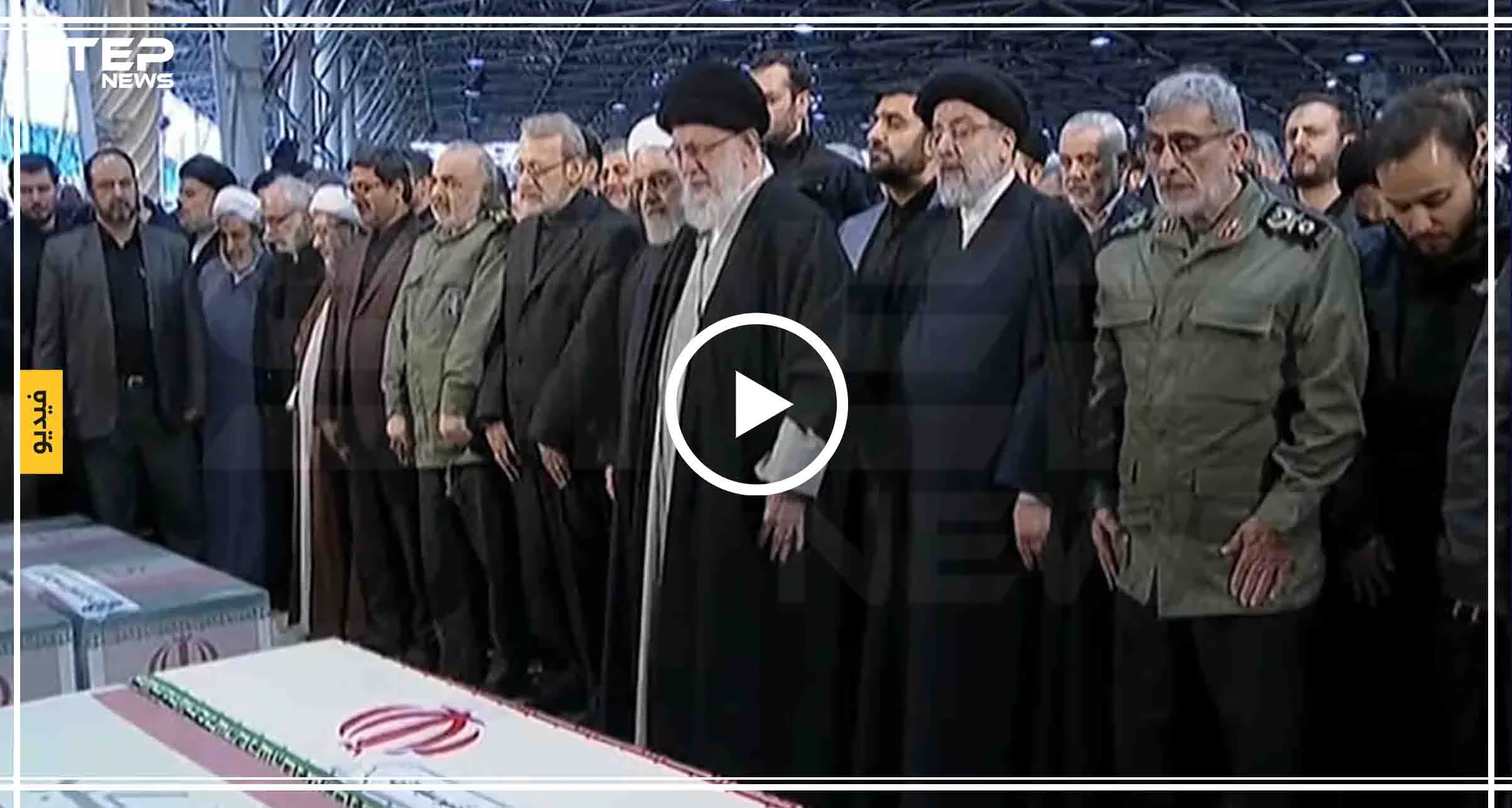 بالفيديو || "خامنئي" ينهمر بالبكاء فوق جثامين "سليماني" ورفاقه بصلاة الجنازة بطهران