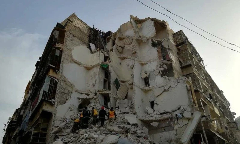 انهيار مبنى آخر وسط حلب يوقع قتلى من عائلة واحدة، والتفاصيل