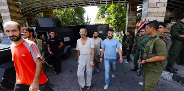 النظام السوري يُعلن الإفراج عن دفعة جديدة من سجناء ريف دمشق
