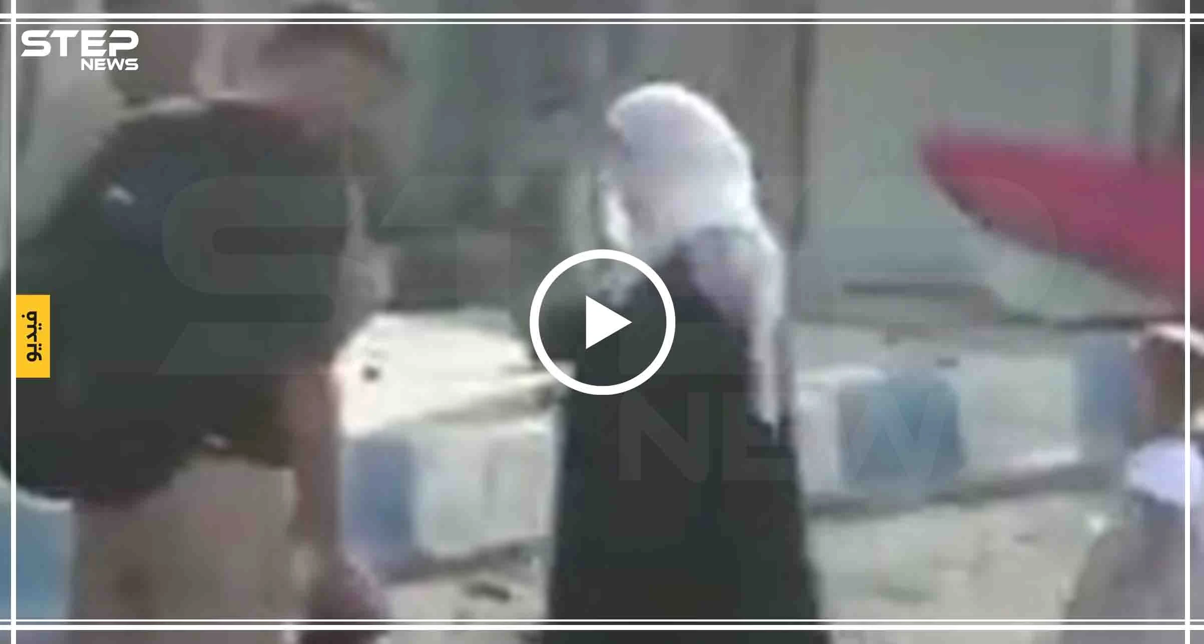 فيديو مؤثر|| أم تبحث عن ابنها عقب انفجار مفخخة بريف الرقة