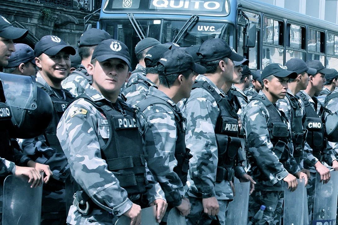 سقوط 50 قتيلاً على الأقل خلال تمرّد في ثلاثة سجون بالإكوادور
