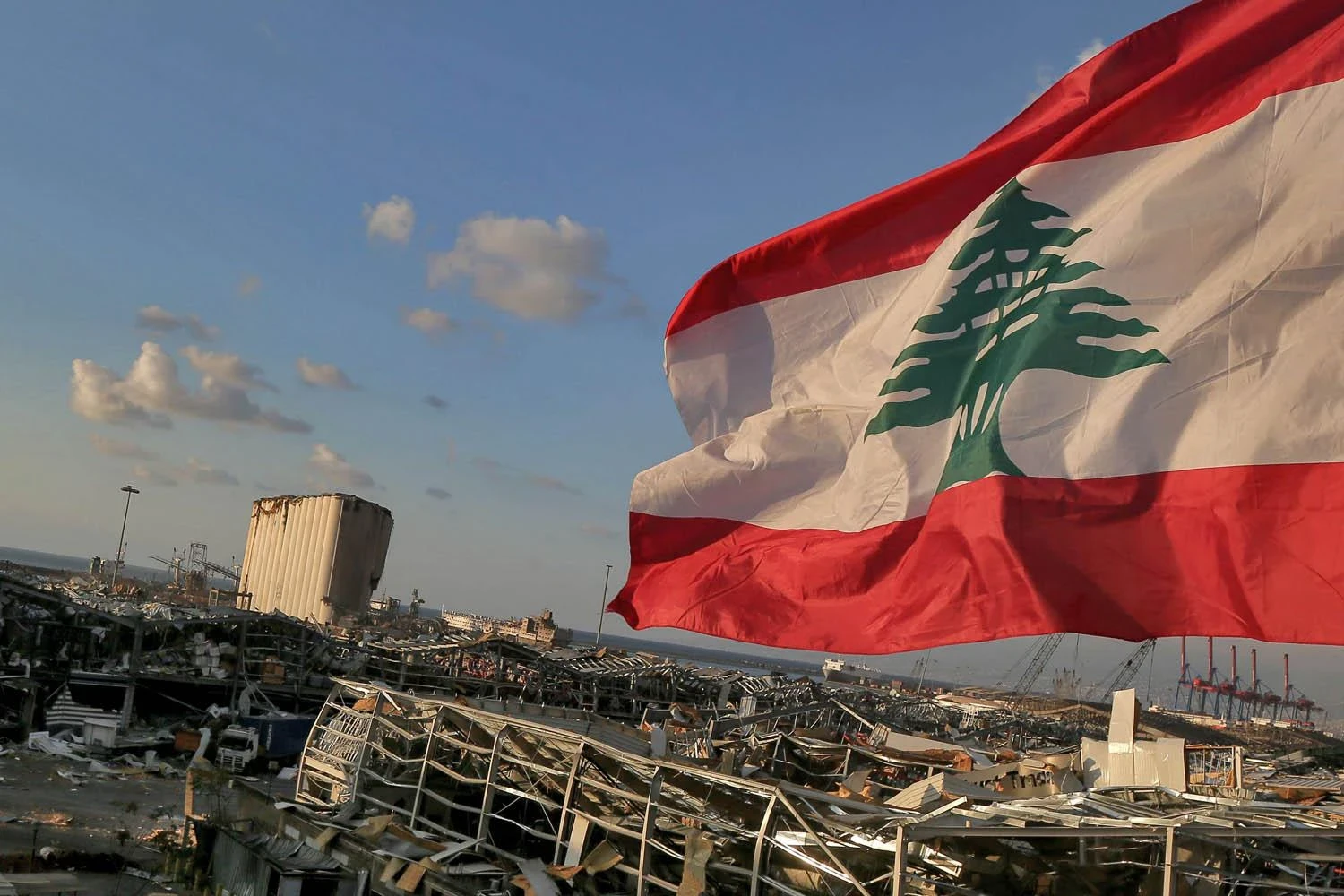 فرنسا والاتحاد الأوروبي يدرسان فرض عقوبات على ساسة لبنانيين.. والسبب