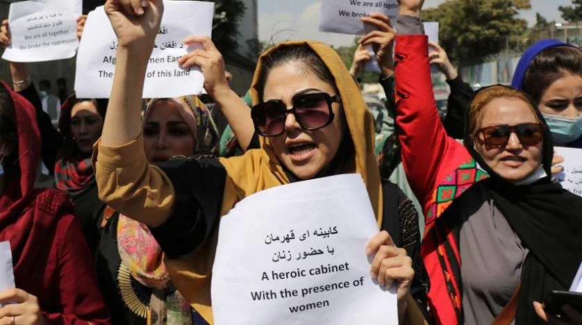 مسلحو طالبان يواجهون تظاهرة في كابل بالقوة ويفرّقونها بقنابل الغاز