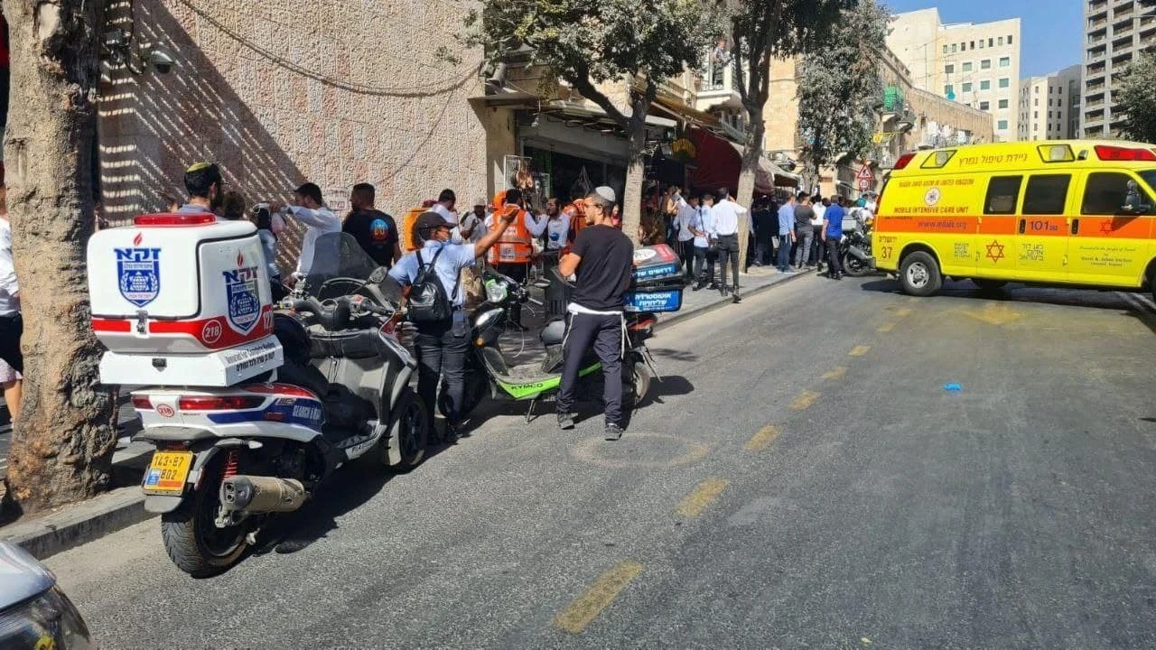 بالفيديو|| فلسطيني ينفّذ عملية طعن وسط القدس والشرطة الإسرائيلية تفتح عليه النار