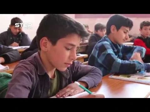معلمو غربي حلب مستمرون في عملهم رغم انقطاع رواتبهم