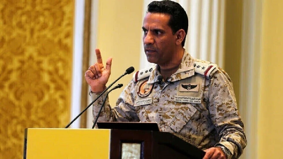 التحالف العربي يطلب من العاملين بالمنظمات الدولية والإنسانية إخلاء مطار صنعاء