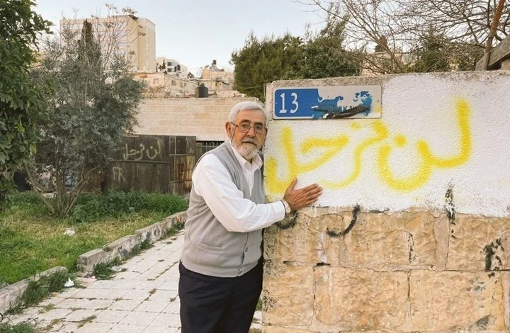 إسرائيل تصعّد.. مستوطنون يقتحمون حي الشيخ جراح ويطلقون مسيرة قرب الأقصى