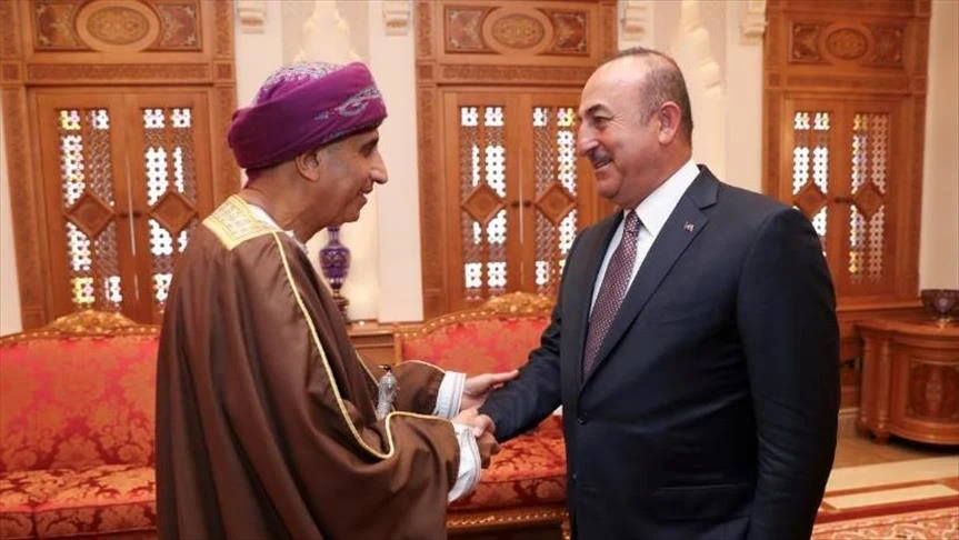 وزير الخارجية التركي يصل سلطنة عُمان ويؤكد دعم بلاده لمساعيها
