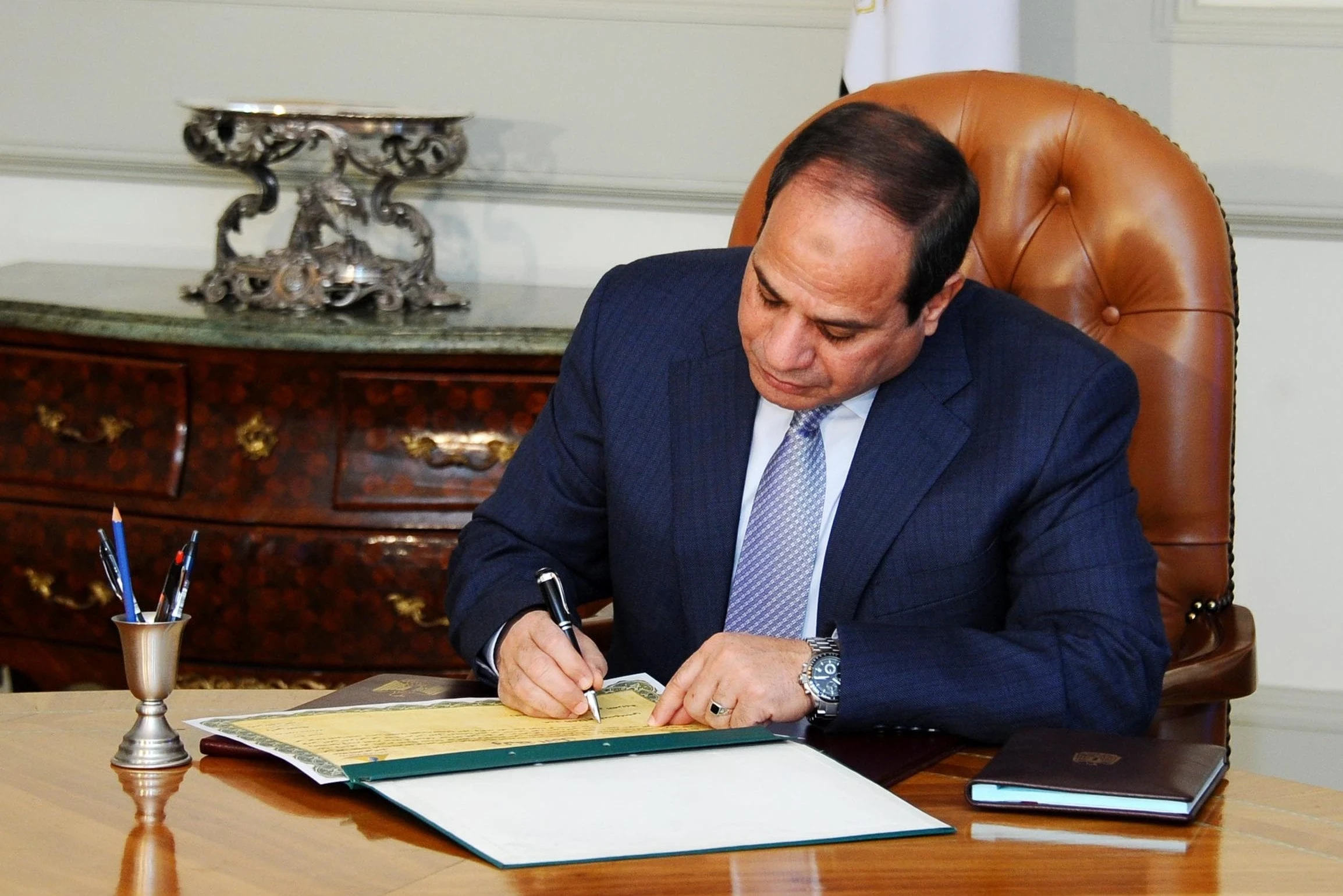 السيسي يصدر قراراً جمهورياً بالموافقة على اتفاقية هامة مع دولة عربية أخرى