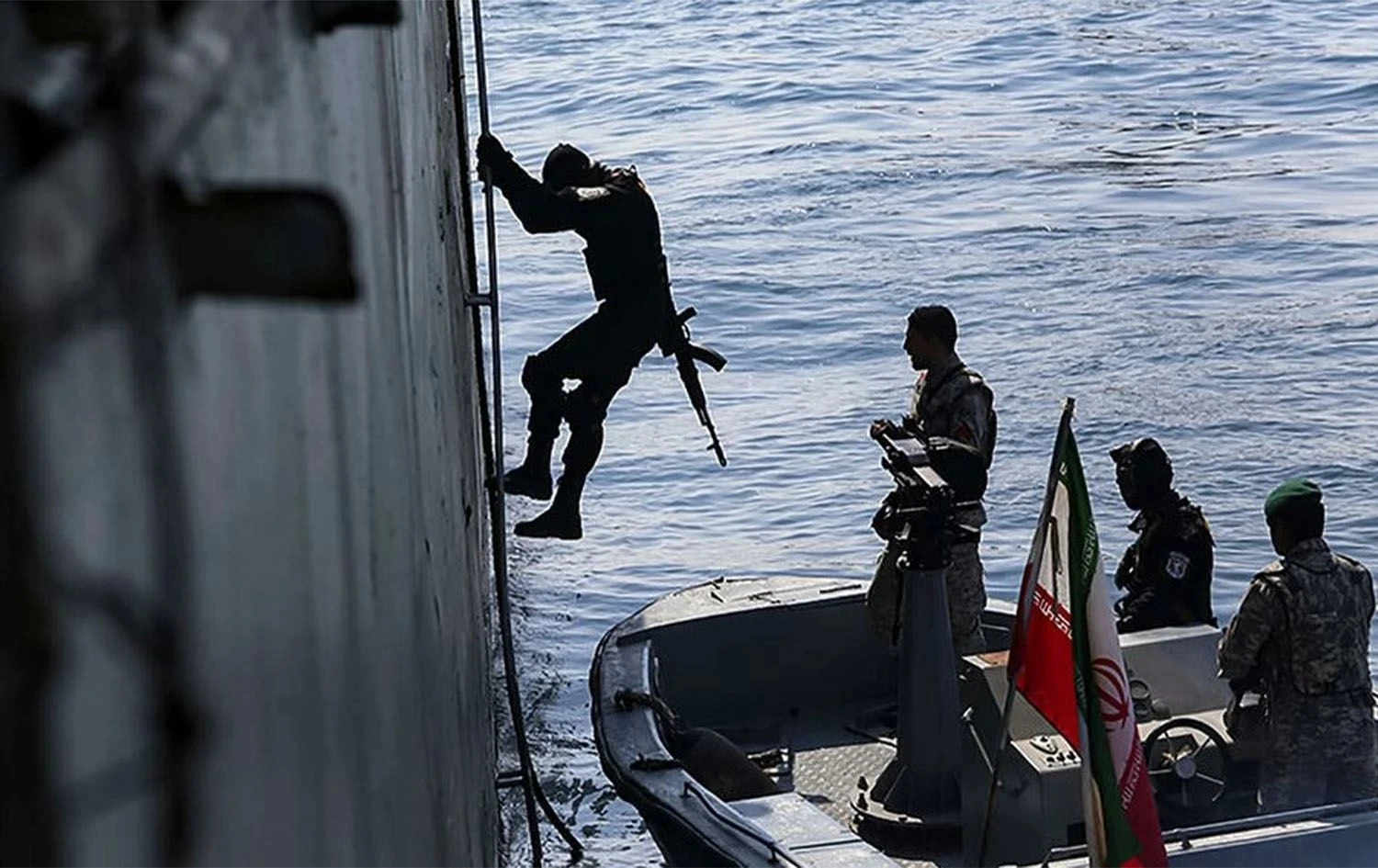 فيتنام تعلن عن مفاوضات مع إيران بخصوص ناقلة النفط وقائد الحرس الثوري يؤكد هزيمة أمريكا في بحر عمان