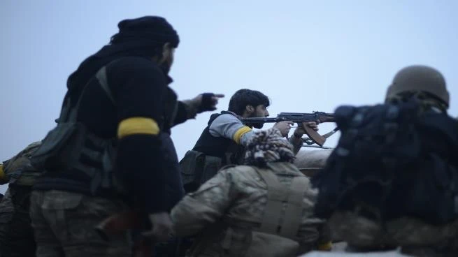 تنظيم "حراس الدين" يُهاجم موقعَ للأسد جنوبي حلب، موقعًا قتلى ويعطب آليات عسكرية