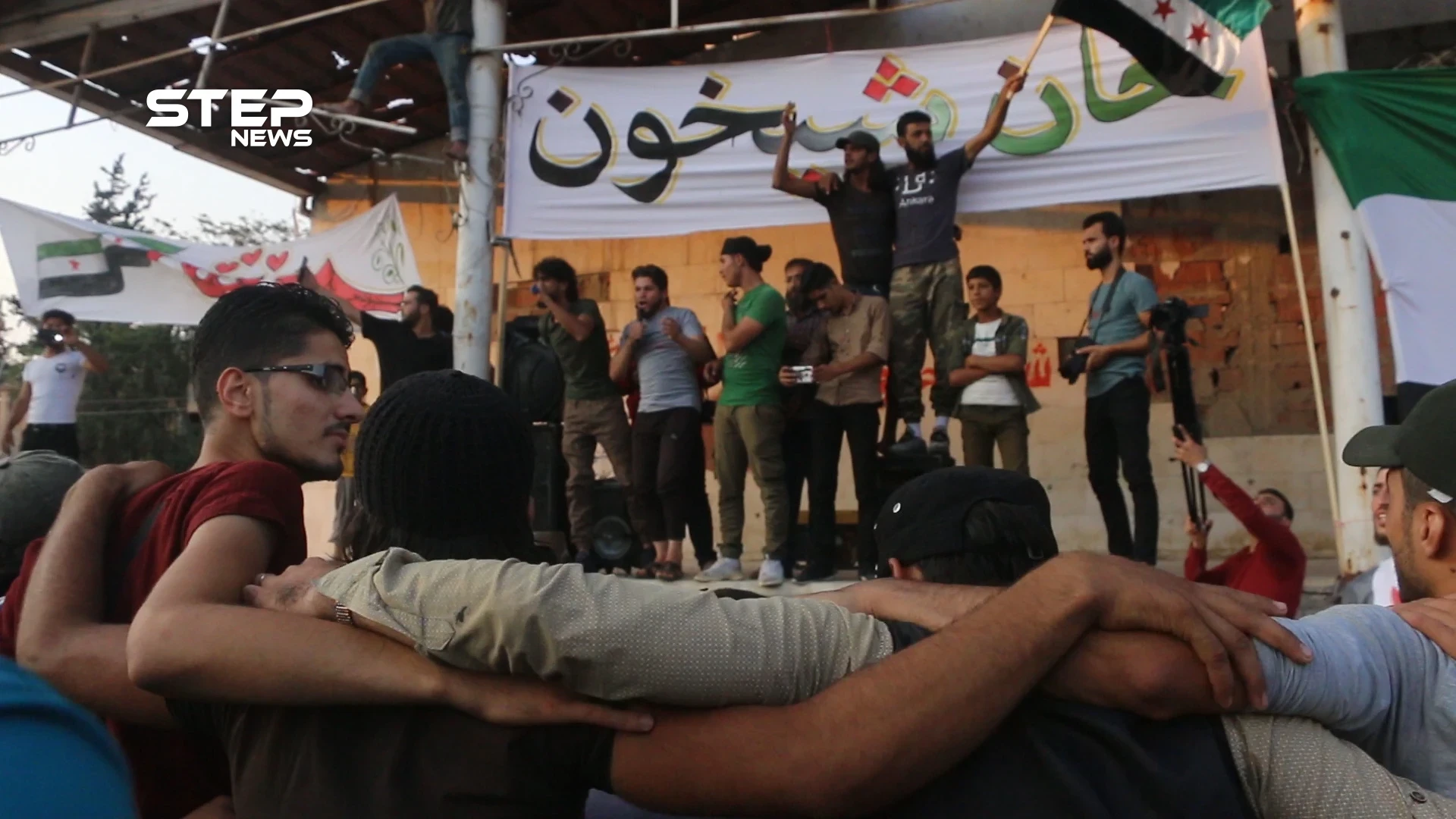 مظاهرة في مدينة إدلب رداً على شائعات بثها النظام السوري حول عودة أهالي خان شيخون