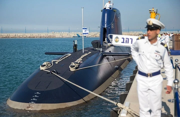 إسرائيل تحرّك غواصة وسفناً حربية نحو البحر الأحمر وإيران تكشف سبب التحرك المفاجئ