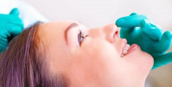 العمر المناسب لعملية تجميل الانف هل هو واحد لدى النساء والرجال