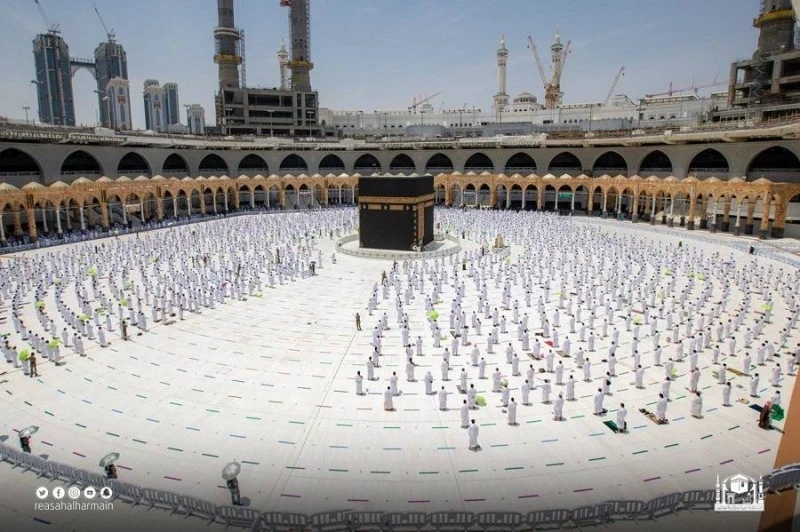 الحج والعمرة تشدد على منع دخول هذه الفئة للصلاة في الحرم المكي أو العمرة