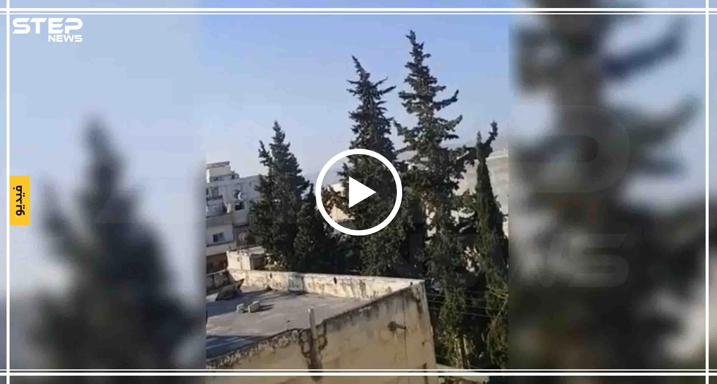 بالفيديو|| تحرير الشام تُمطر كفرتخاريم بعشرات القذائف محاولة اقتحامها.. وتوقع قتلى مدنيين