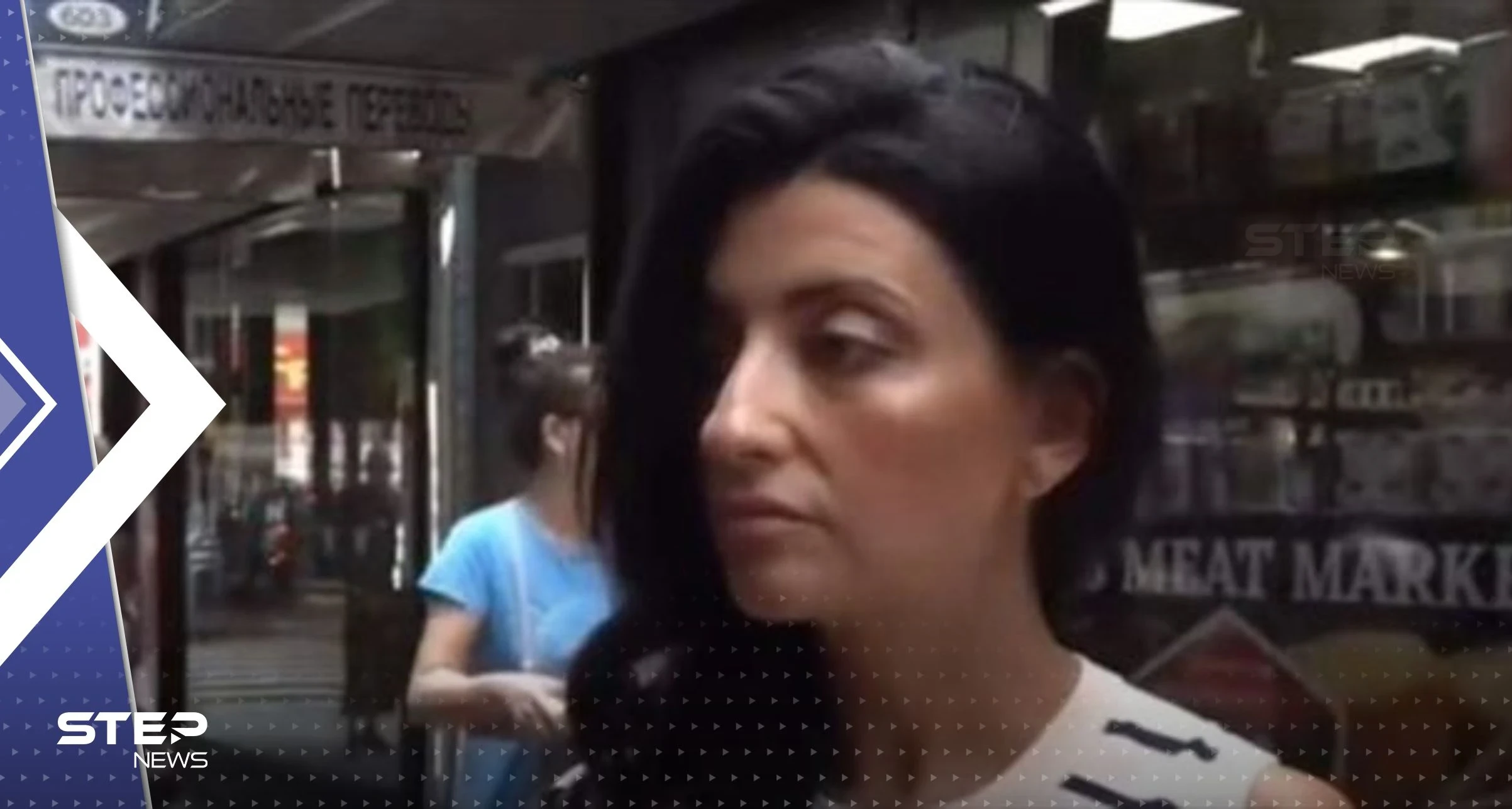 مسؤولة أمريكية تتعرض لموقف محرج وسط الشارع.. "قبلة على الهواء"