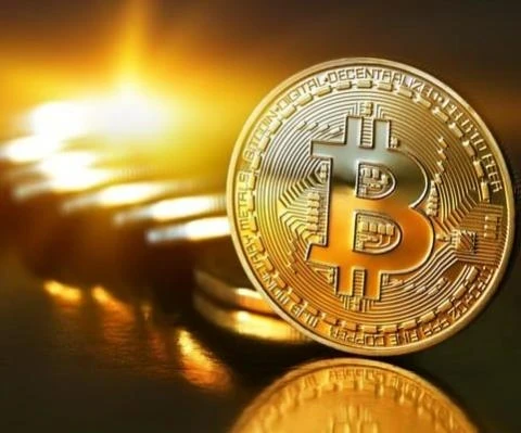 بعد صعودٍ تاريخي.. البيتكوين تهوي أكثر من 6% لأدنى مستوى في أسبوعين