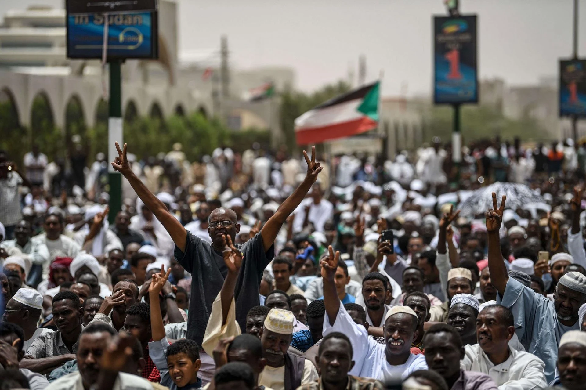 حكومة حمدوك تتحدث عن صدمة بمسار المفاوضات لحل أزمة السودان